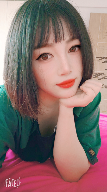 既萝莉又性感风骚的小姐姐